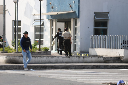 Sujetos llegaron en un carro y en moto para arremeter contra la Unidad Policial Comunitaria