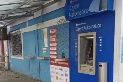 Afuera de las oficinas de Emapad se produjo el estallido.