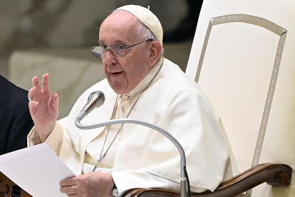 "Todos deseamos la paz, pero a menudo lo que queremos es estar en paz, dio el papa Francisco en un su mensaje en la plaza de San Pedro