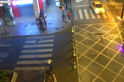 Antes del inicio del estado de excepción y toque de queda en la ciudad, la calle Malecón estaba cerrada con conos