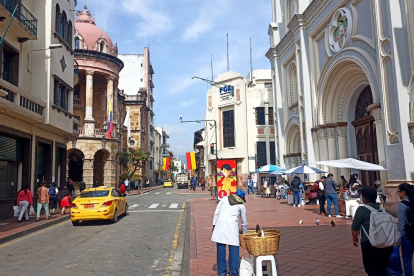 Cuenca inicia la conmemoración de los 202 años de independencia con la suspensión de la parada militar