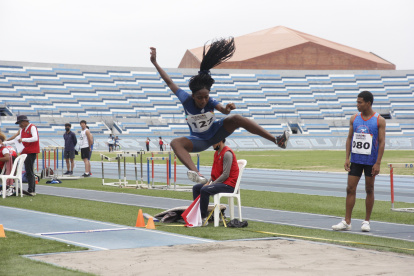 La medallista de bronce paralímpica en Tokio sigue en racha, ahora lideró los Juegos Nacionales Adaptados en los 100 y 200 metros planos y la prueba estrella de salto largo.