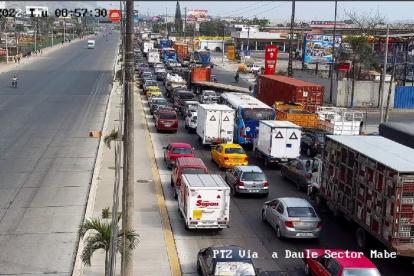 Se visualiza cierre total de la Vía a Daule, desde Mabe con sentido hacia la Penitenciaria