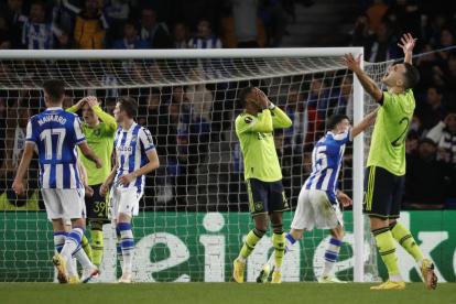 Los jugadores del Manchester United se lamentan en suelo español.