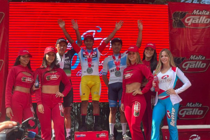 Santiago Montenegro en el podio final, como el tercer mejor de la Vuelta a Guatemala. Fue tercero en la etapa seis y primero en la séptima.