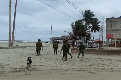 Acciones. Miembros de las Fuerzas Armadas y Policía patrullaron la zona.