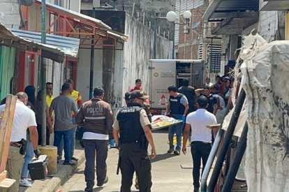 Quevedo. Personal de la policía realizó el levantamiento del cadáver.