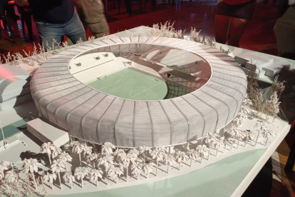 La maqueta presenta un estadio totalmente techado y con lujosos detalles.