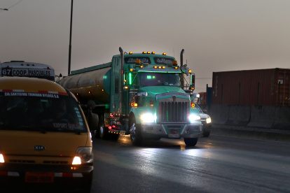Vialidad. Los ciudadanos piden que se realicen más controles a los conductores que instalan faroles no permitidos en sus vehículos.