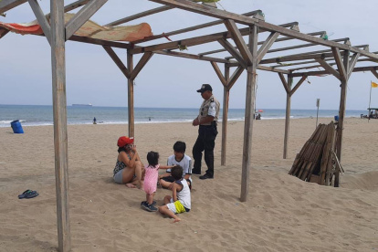 Vigilancia. La Policía monitoreó las playas y los sitios gastronómicos y turísticos de la provincia.