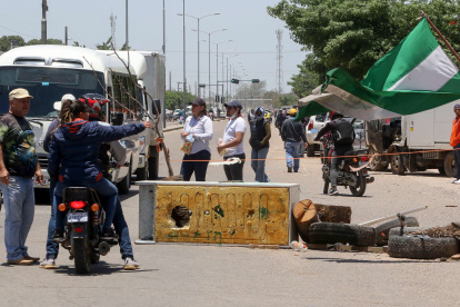 Cotoca. Un cerco a 22 kilómetros de Santa Cruz bloquea el paso.