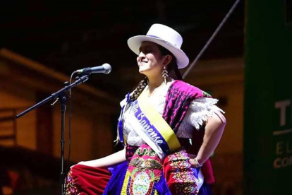 Gabriela Guamán Fajardo fue elegida como la Chola Cuencana 2022.