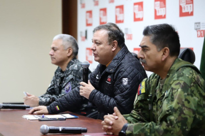 El ministro del Interior, Juan Zapata, y el comandante general de la Policía, Fausto Salinas, en Santo Domingo.