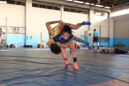 Luisa Valverde, luchadora tricolor, entrena con el fin de perfeccionarse cada día en su disciplina.