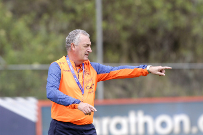 Gustavo Alfaro, DT de la Tri, busca afinar sus piezas para el debut mundialista.
