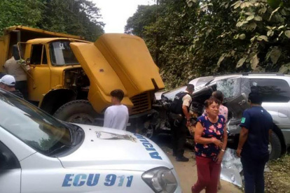 Evidencias. En la carretera se levantaron indicios del hecho.
