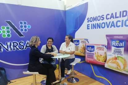 Empresa. Colaboradoras de la industria Nirsa, que vende camarones.