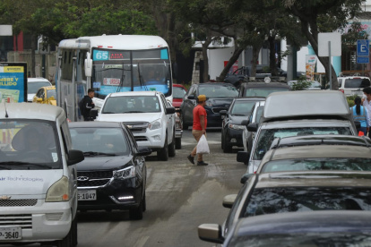 El tráfico provocó largas colas de vehículos