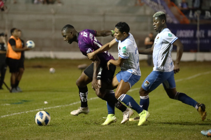 Independiente del Valle y 9 de Octubre, que definirán al campeón de la Copa Ecuador, se enfrentaron en el cuadrangular. Cada equipo sumó el triunfo como local.