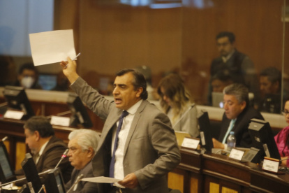 El asambleísta Ramiro Narváez fue el encargado de proponer la moción para la resolución.