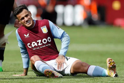 El jugador del Aston Villa sufrió un desgarro en Inglaterra que afectaron.