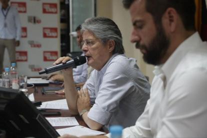 A la reunión también asistió el ministro de Defensa, de Salud y de Economía.