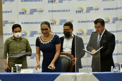 Sesión. Diana Atamaint hizo la convocatoria para la sesión de sorteo.