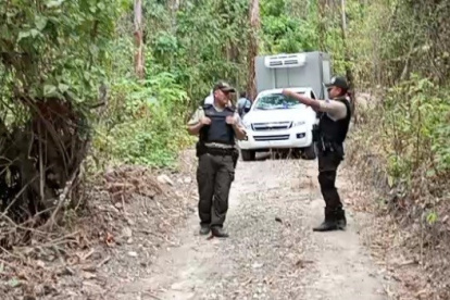 San Lorenzo. Policías llegan a recoger el cuerpo de Ángela Quiñónez.