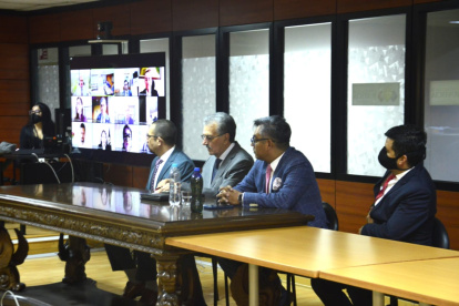 Audiencia. Wilson Pástor (c) junto a los abogados Juan Pablo Albán (i) su defensor y Paúl Ocaña, en la Corte.