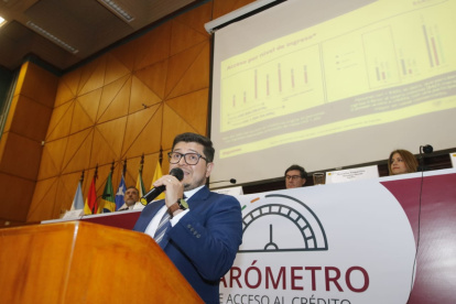 David Castellanos. Catedrático de la Maestría de Gestión Financiera y Administración de Riesgos Financieros de la Universidad Andina presentó el reporte.