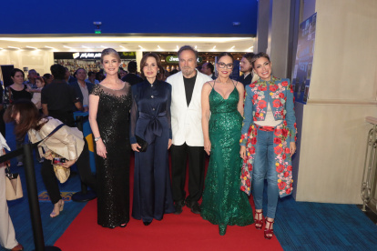 El actor con Daniela Creamer, Gloria Gallardo, Ornella Muti y Susana González.