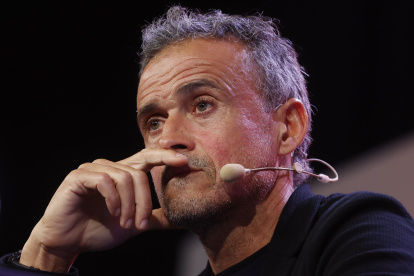 El seleccionador nacional, Luis Enrique Martínez, anuncia la lista definitiva de jugadores para el Mundial de Qatar 2022 en la Ciudad del Fútbol, en Las Rozas, Madrid.