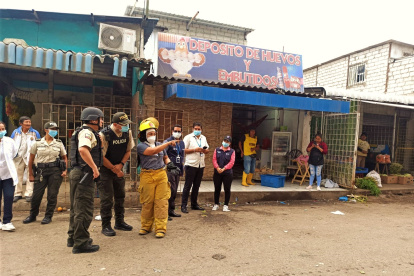 La Libertad. Elementos del Cuerpo de Bomberos, de la Policía Nacional y del Municipio, recorren la zona H.