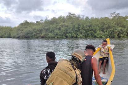 La Libertad. Elementos del Cuerpo de Bombero, Policía Nacional y del Municipio cumplían ayer un operativo.