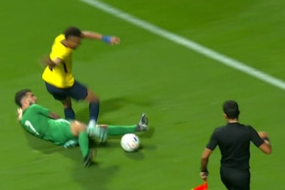 Byron Castillo abandonó la cancha antes de que termine el primer tiempo, en el amistoso ante Irak.