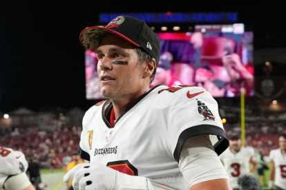 Tom Brady impone su liderazgo en los Tampa Bay Buccaneers.