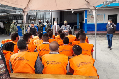 Entrevistas. Una de las jornadas del censo penitenciario. Internos reciben una charla de un funcionario.