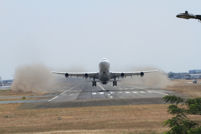 REANUDAN LAS OPERACIONES DEL AEROPUERTO Y LOS VUELOS LUEGO DEL CIERRE DEL AEROPUERTO POR TRABAJOS DE MANTENIMIENTO Y REPARACIÓN DE LA PISTA DE ATERRIZAJE |
EN EL AEROPUERTO JOSÉ JOAQUÍN DE OLMEDO SE REANUDARON LOS VUELOS LOCALES E INTERNACIONALES 2 DE SEPTIEMBRE DEL 2019 GUAYAQUIL-ECUADOR