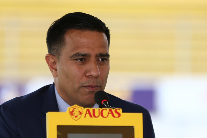 Fotografía de archivo en la que se registró al entrenador del club ecuatoriano de fútbol Aucas, el venezolano César Farías, en Quito (Ecuador).