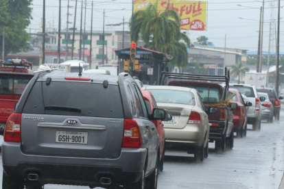 La avenida 25 de Julio a la altura de la Floresta soporta un ato tráfico vehicular, por lo que se consideró la construcción de la solución vial.