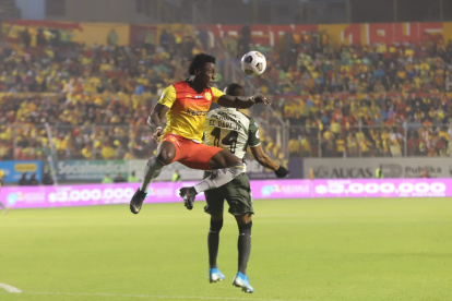 Los primeros 90 minutos terminan sin goles en este "duelo" de ídolos