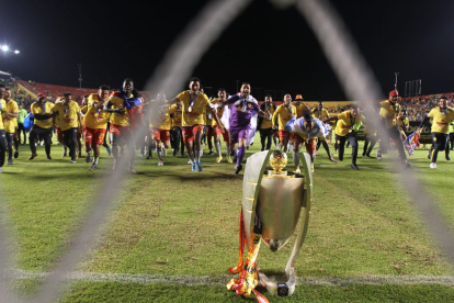Aucas se coronó campeón de la LigaPro, ante Barcelona.