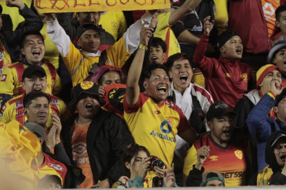 Miles de hinchas festejaron hasta más no poder, tras el título que logró Aucas