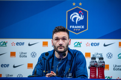 Clairefontaine-en-yvelines (France), 14/11/2022.- France"s goalkeeper Hugo Lloris speaks during a press conference at the team"s training complex in Clairefontaine-en-Yvelines, south of Paris, France, 14 November 2022. France will face Australia on 22 November 2022 in their first match of the FIFA World Cup 2022 in Qatar. (Mundial de Fútbol, Francia, Catar) EFE/EPA/CHRISTOPHE PETIT TESSON