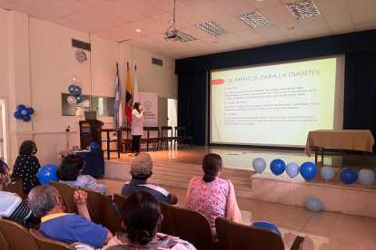 En el auditorio del Hospital Luis Vernaza se realizó una charla de prevención y cuidados contra la diabetes.