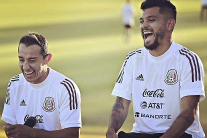 Andrés Guardado (izquierda) es un histórico de la selección mexicana de fútbol.