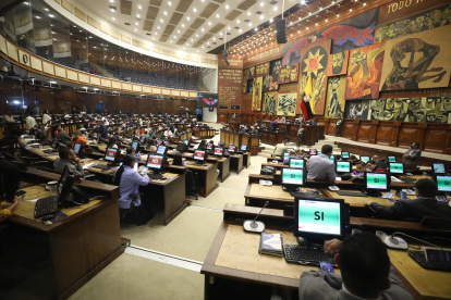 Los consejeros fueron llamados a juicio político con 84 votos a favor.