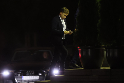 El Ministro de Justicia polaco Zbigniew Ziobro llega a una reunión gubernamental a puertas cerradas en la Cancillería del Primer Ministro en Varsovia, Polonia.