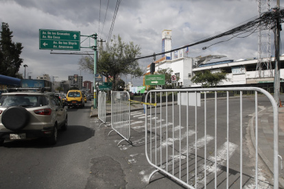 Acceso.  Residentes y trabajadores podrán pasar dentro del perímetro presentando una planilla de servicio básico o credencial laboral.
