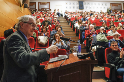 Michael Stanley Whittingham, premio Nobel de Química en 2019 por el desarrollo de las baterías de ión-litio, aborda en una conferencia la situación actual de almacenamiento de energía eléctrica y su influencia en el cambio climático